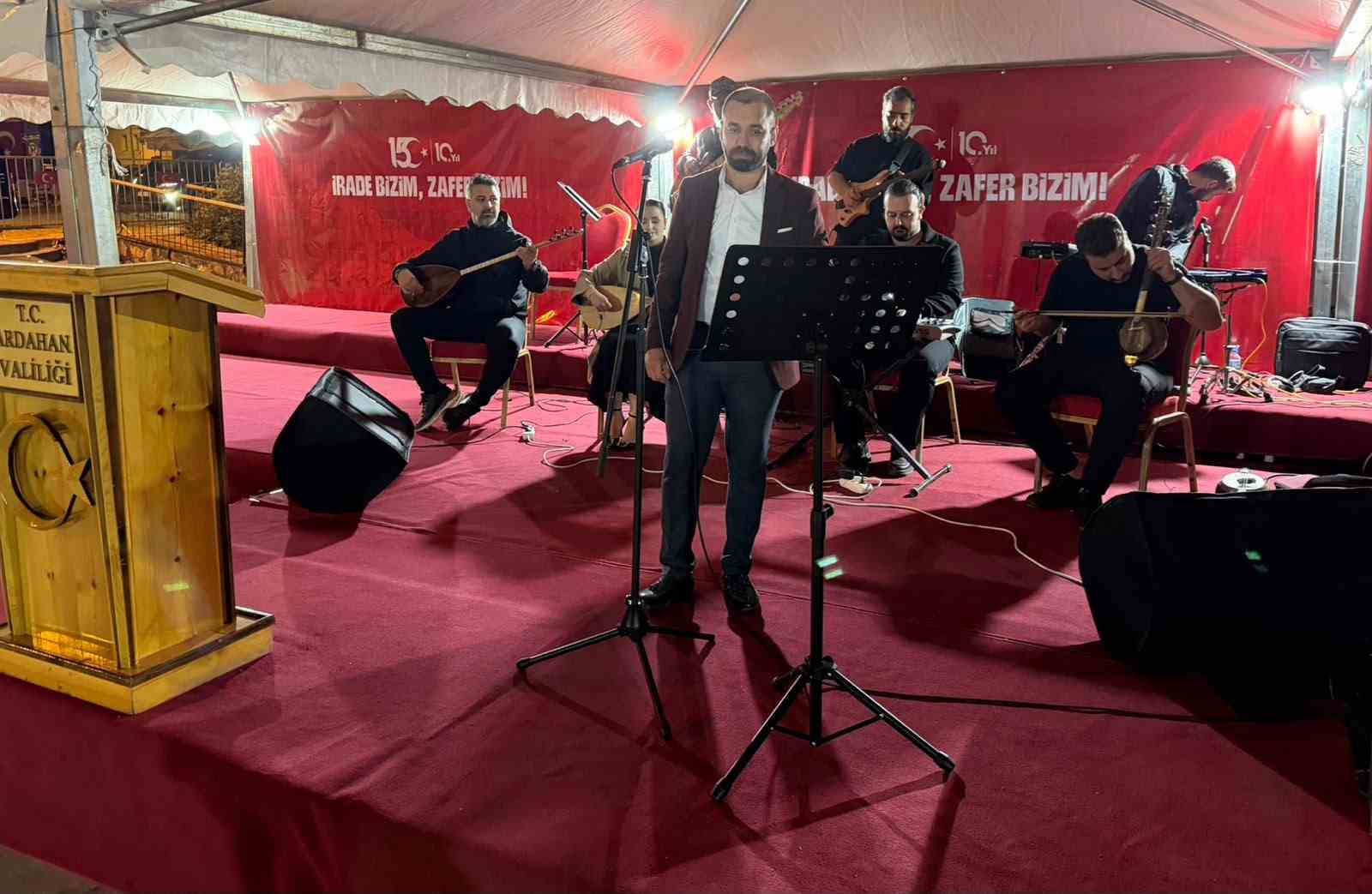 ardahan-da-15-temmuz-demokrasi-ve-milli-birlik-gunu-nde-kahramanlik-turkuleri-yankilandi