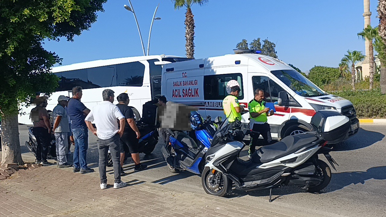 manavgat-ta-zincirleme-kaza-motosiklet-suruculeri-yaralandi