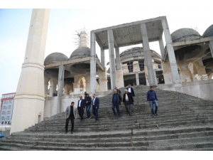 Çiftçi 11 Nisan Külliyesinde İncelemelerde Bulundu