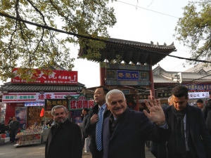 Tbmm Başkanı Yıldırım’dan Cengiz Aytmayov’un Kabrine Ziyaret