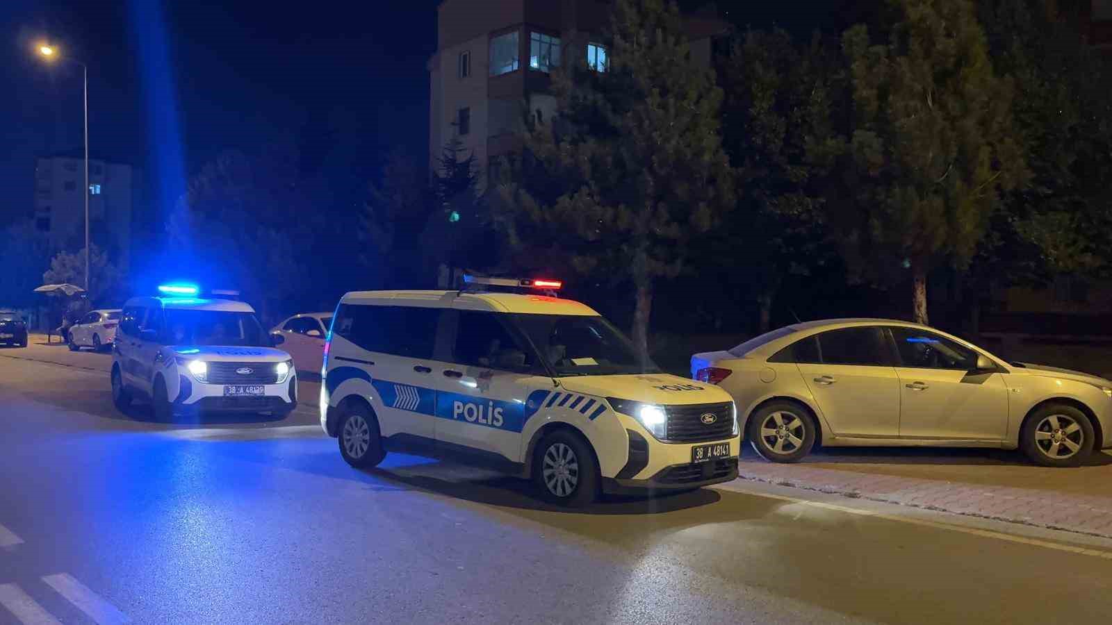 kayseri-de-komsular-arasi-kaldirim-tasli-kavga-1-agir-yarali