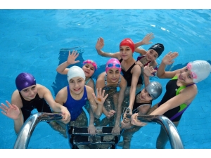 Erzurum’da İlkokul Öğrencilerine Ücretsiz Yüzme Kursu