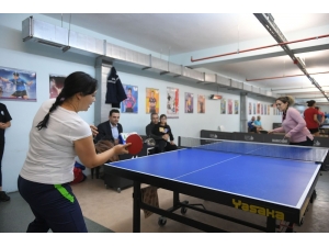 Personel Masa Tenisiyle Stres Attı
