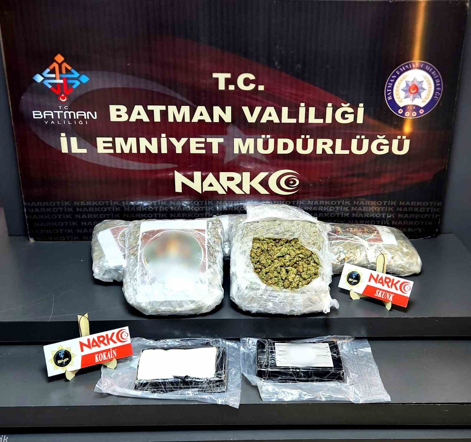 batman-da-zehir-tacirlerine-darbe-tir-dorsesinde-uyusturucu-ele-gecirildi