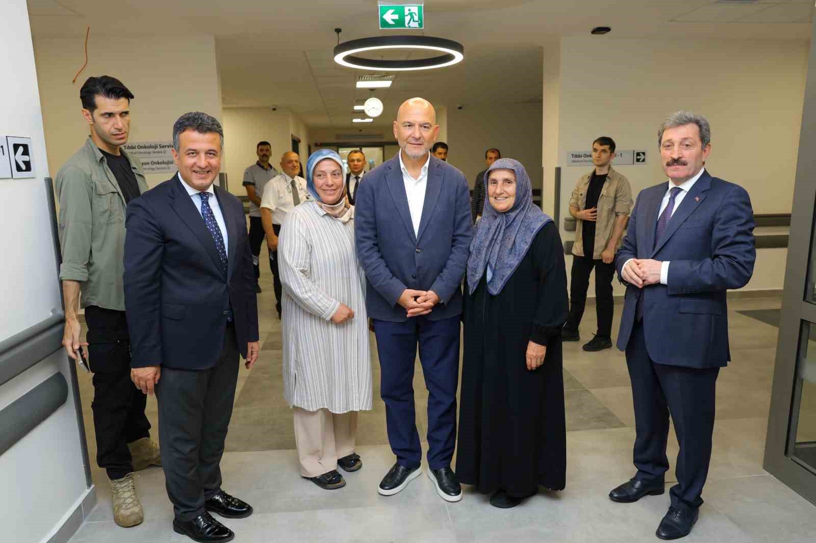suleyman-soylu-samsun-sehir-hastanesi-nde-hastalari-ziyaret-etti