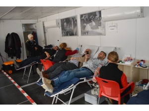 İhh’dan Kızılay’a Kan Bağışı