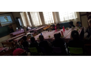 Şuhut’ta Minik Öğrenciler İlk Kez Sinema İzlemenin Tadını Çıkardı