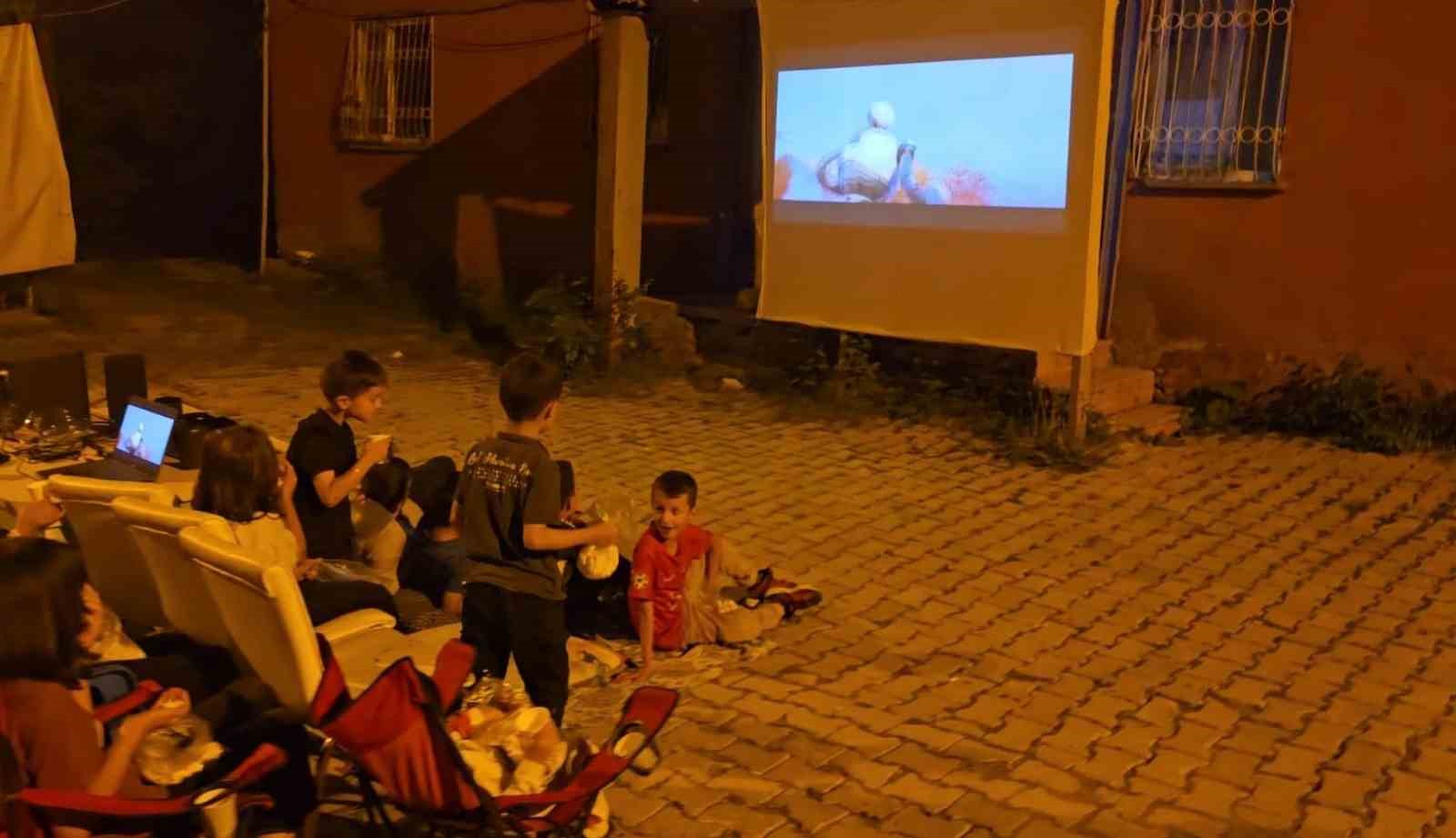 hakkari-de-dev-ekranda-sinema-keyfi