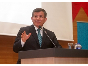 Eski Başbakan Davutoğlu: “Sapkın Bir İdeoloji, 15 Temmuz’u Yapanları Kendi Milletine Saldırmaktan Çekinmeyen Bir Robot Haline Getirdi”