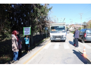 Öğrencilerden Sürücüleri Afişli Uyanı