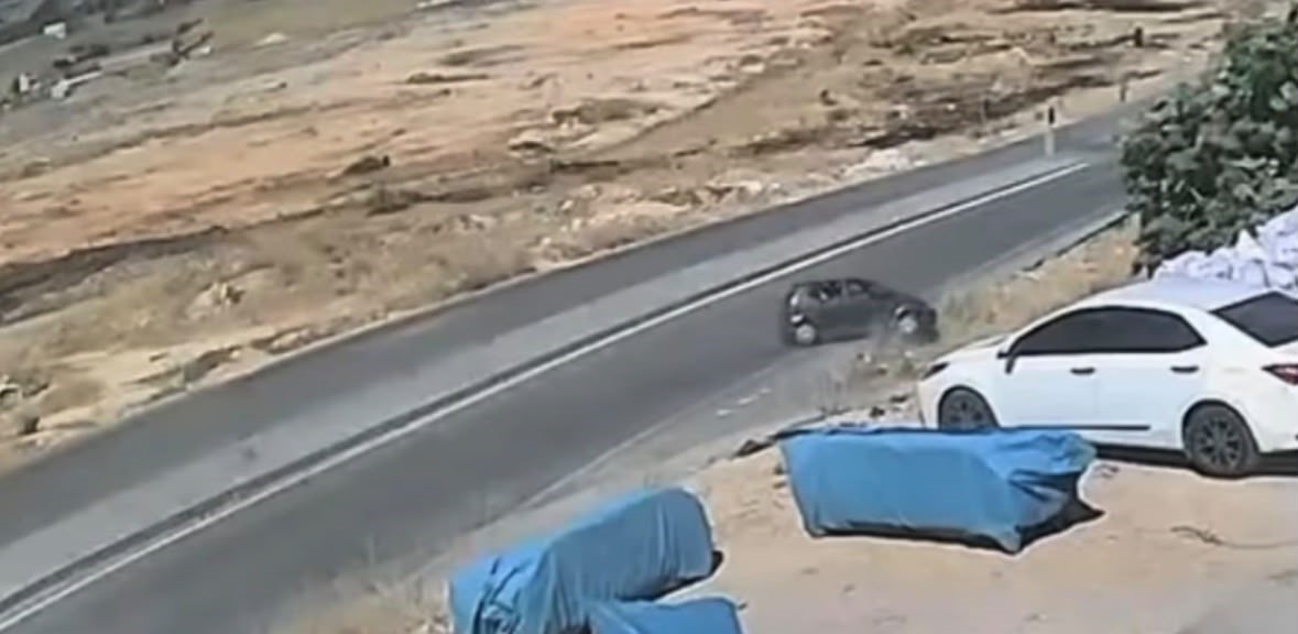 gaziantep-te-kontrolden-cikan-arac-menfezde-ters-dondu-kaza-kamerada