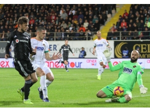 Spor Toto Süper Lig: Aytemiz Alanyaspor: 0 - Beşiktaş: 0 (İlk Yarı)