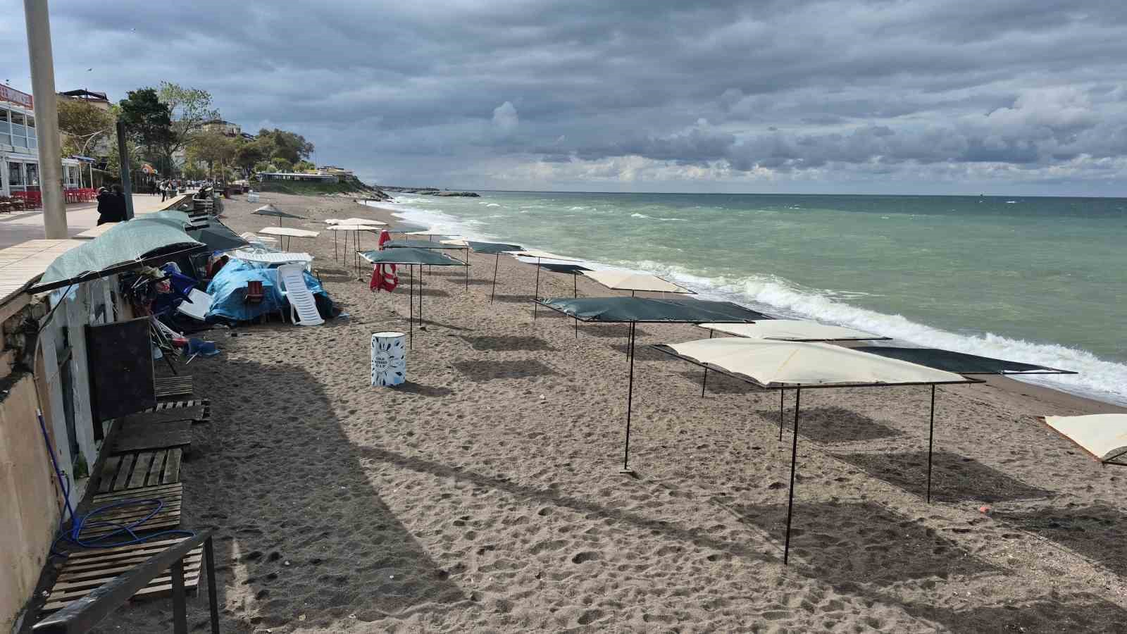akcakoca-da-tatilciler-gitti-kuslar-geldi