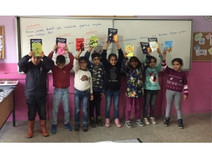 Siirt’te 47 Okula Kitap Ve Satranç Dağıtıldı