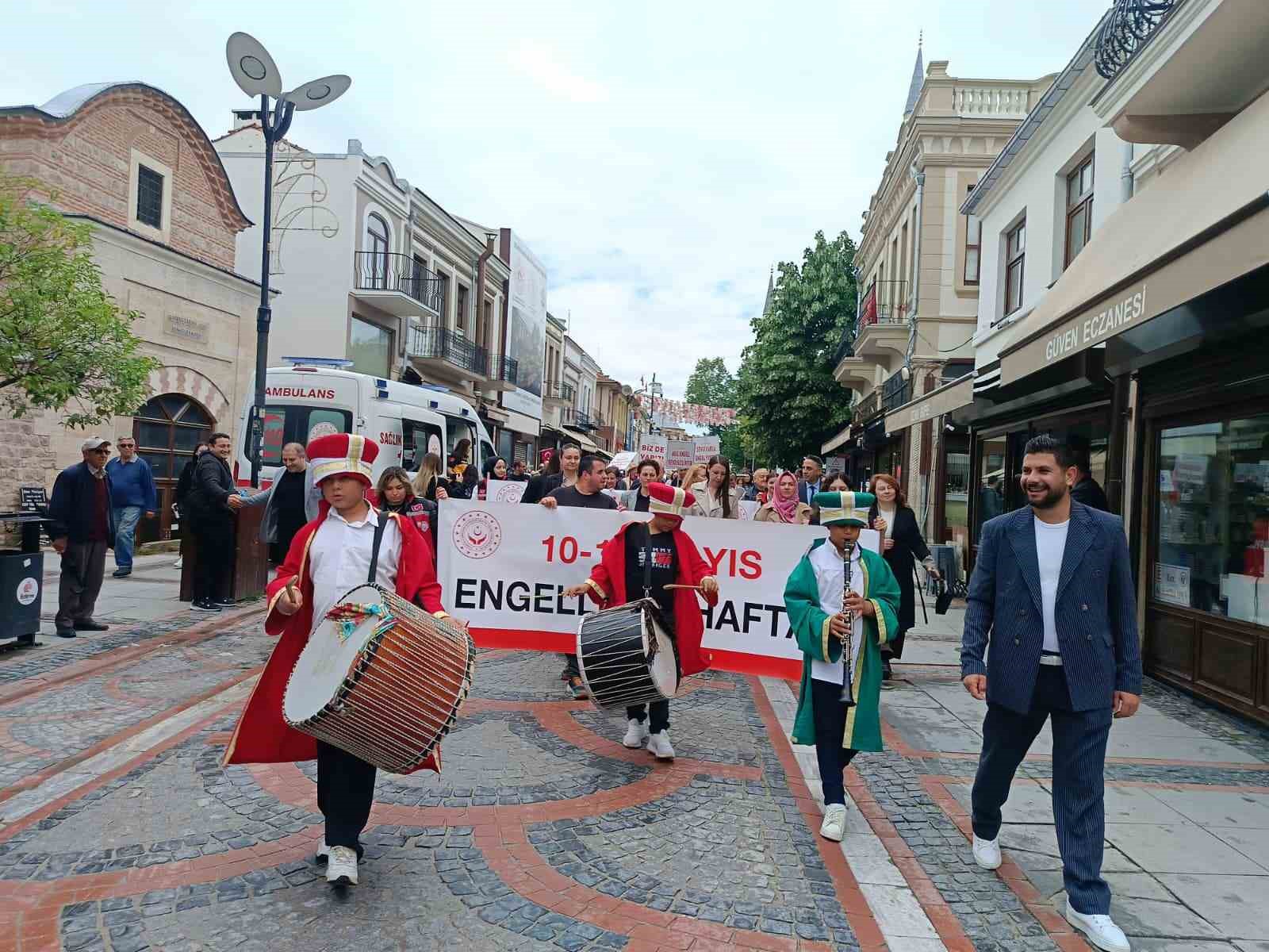 edirne-de-engelliler-haftasi-kutlamalarinda-renkli-goruntuler-olustu