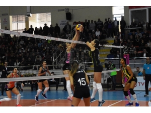 Vestel Venus Sultanlar Ligi: Çanakkale Belediyespor: 0 - Fenerbehçe: 3