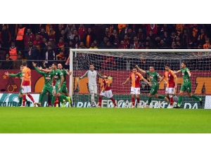 Galatasaray Evinde 4 Maçtır Kazanamıyor