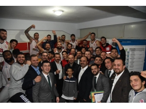 Türkiye Basketbol Ligi: Karesispor: 100 - Düzce Belediyespor: 77