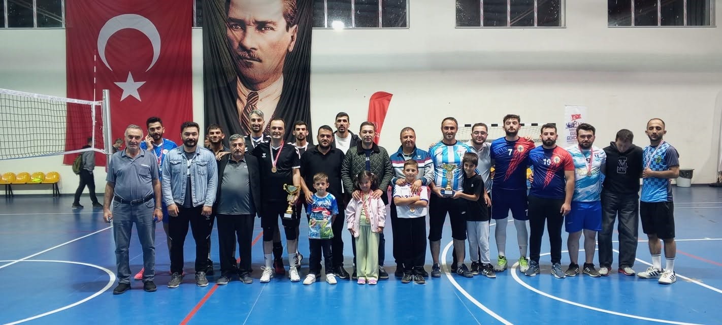 aydintepe-de-30-agustos-zafer-kupasi-nin-sampiyonu-yakutiye-genclik-oldu