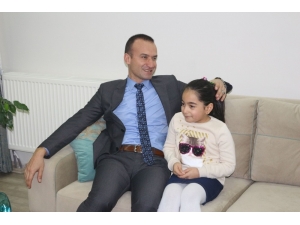 Müdür Tekin, Davetini Kabul Ettiği Öğrencinin Evine Misafir Oldu