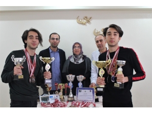 Tam Bir Örnek Aile, Anne Baba Hakem, Çocuklar Şampiyon