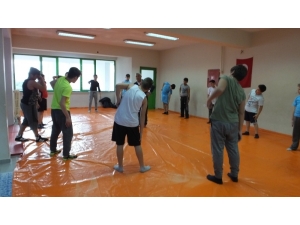 Burhaniyeli Çocuklar Güreşmeyi Sevdi