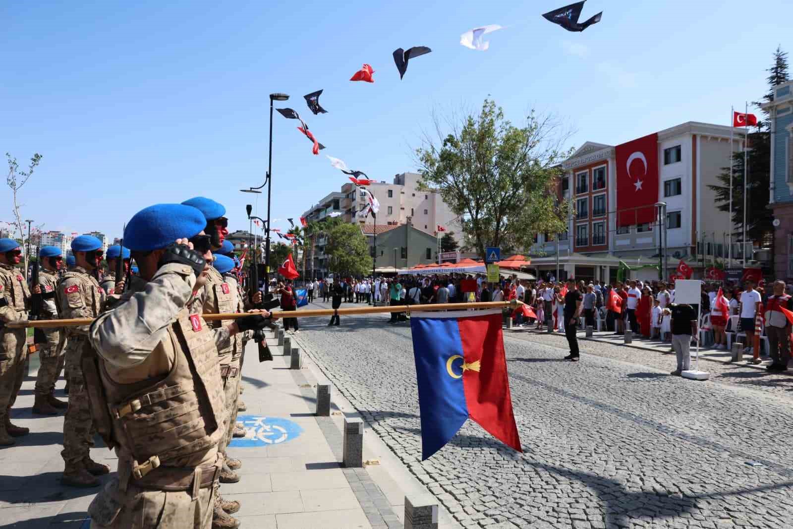 canakkale-de-30-agustos-zafer-bayrami-coskuyla-kutlandi