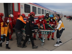 Tren Kazasında Film Sahnelerini Aratmayan Tatbikat