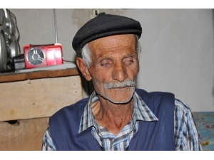 Görme Engelli ’Hafız Dede’nin Radyosu Gözlerine Işık Oluyor