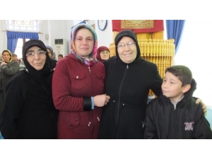 Kurada Umre Kazanan Genç Kadın Sevinç Gözyaşı Döktü