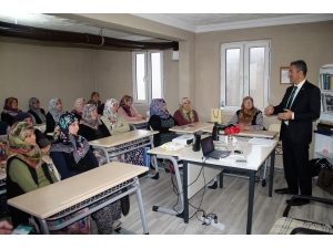 Çiftçi Kadınlara Karpuz Ve Şeftali Yetiştiriciliği Kursu Verildi