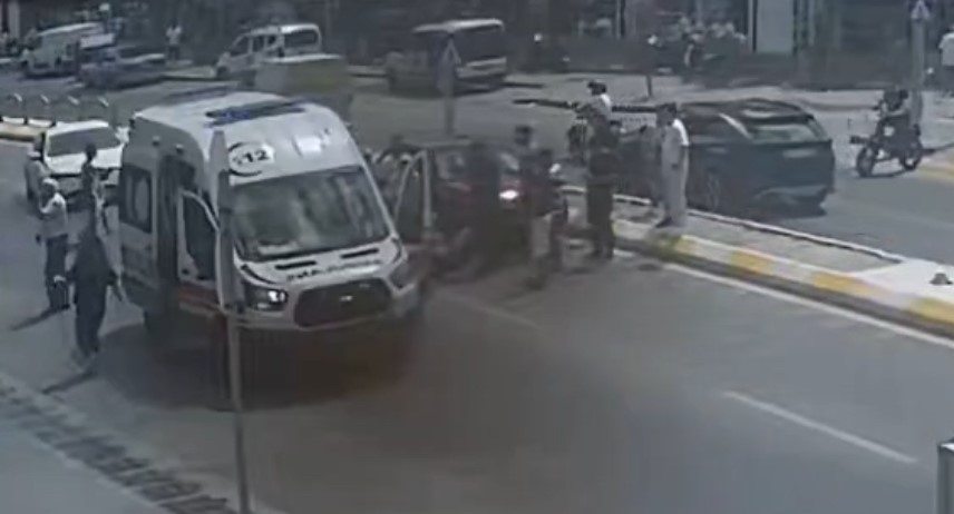 edirne-de-otomobilin-carptigi-yaya-yaralandi-kaza-ani-kamerada