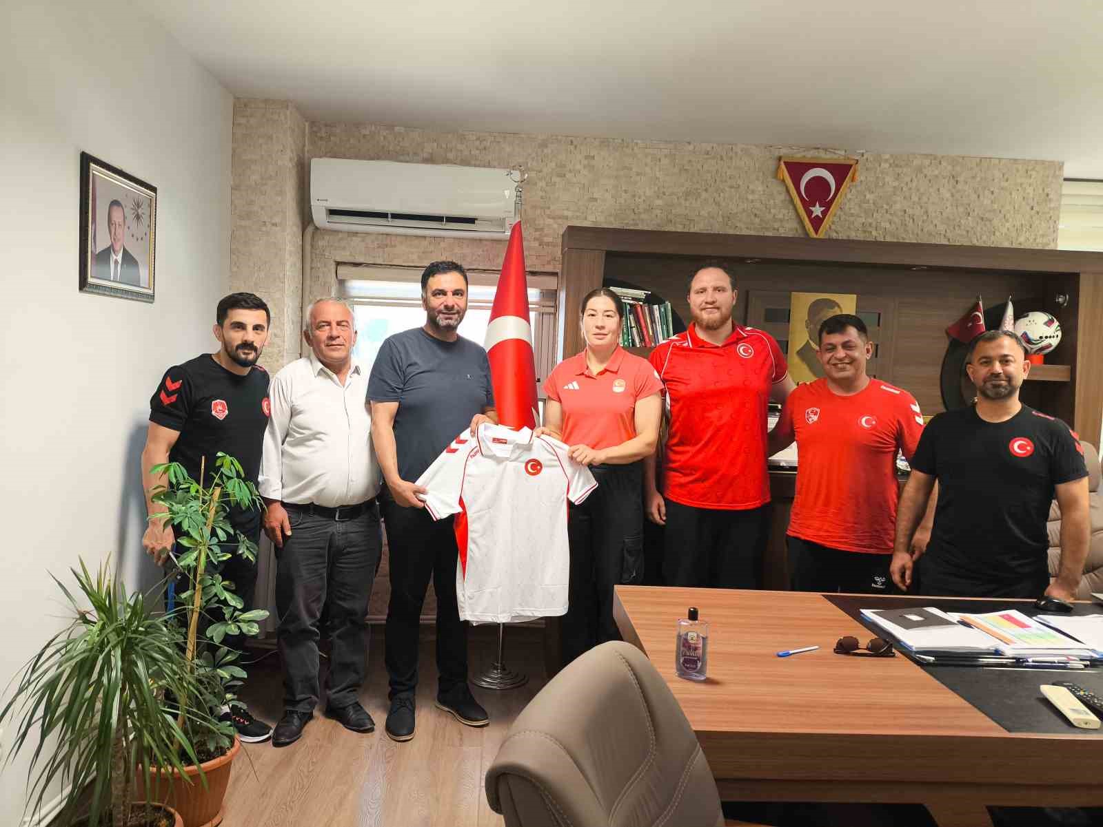 u-20-kadin-gures-milli-takimi-dunya-sampiyonasi-hazirliklarini-afyonkarahisar-da-surduruyor