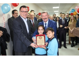 Sepaş Çalışanları Öğrencilerin Yüzünü Güldürdü