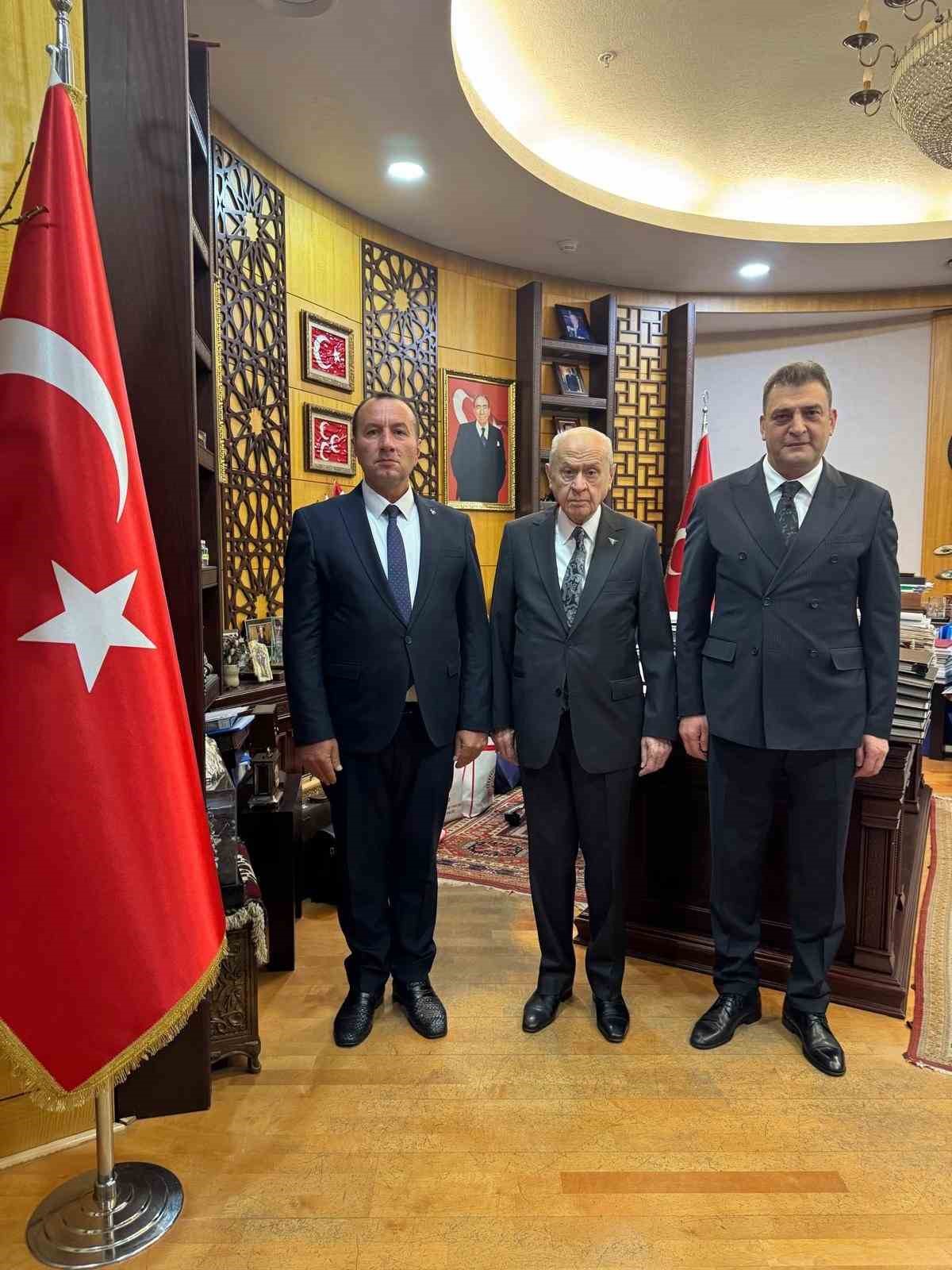 mhp-bursa-da-bayragi-mehmet-emin-ozcanbaz-devraliyor