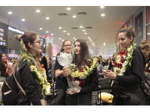 Dünya Şampiyonu Vakıfbank Takımı, Yurda Döndü