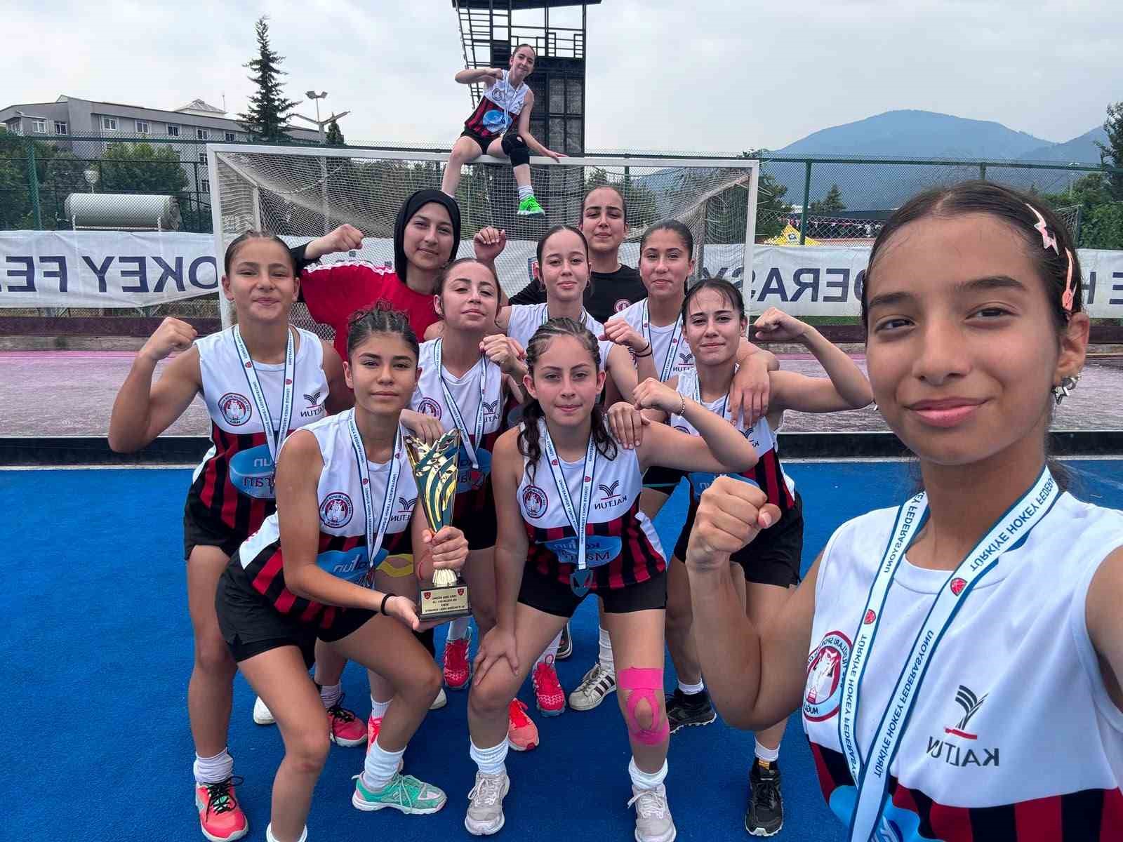 ege-yildizlari-u16-turkiye-hokey-1-inci-ligi-nde-turkiye-ikincisi-oldu