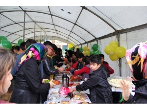 Lise Öğrencilerinden Anlamlı Davranış