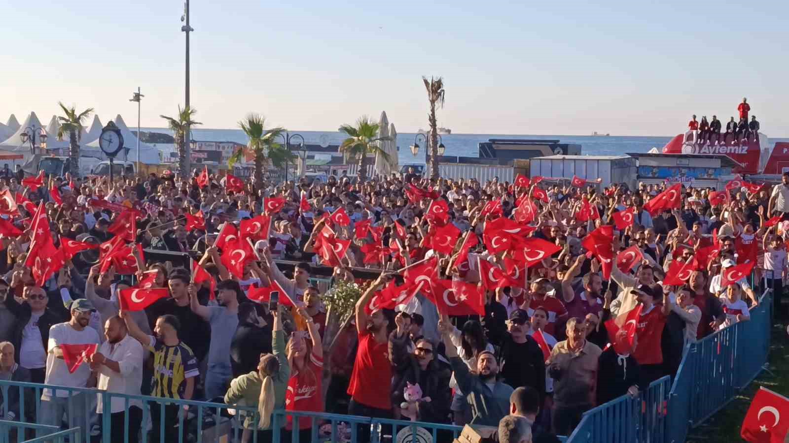 tekirdag-da-milli-cosku-taraftarlar-sahili-doldurdu