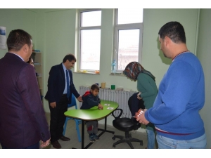Kaymakam Kaya’dan Özel Eğitim Ve Rehabilitasyon Merkezine Ziyaret