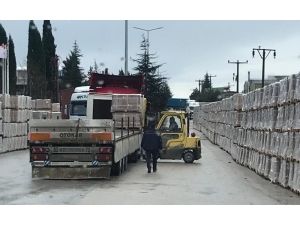 Bilecik’te Osb İçindeki Yola Malzeme Koyan Fabrikalardan Sürücüler Şikâyetçi