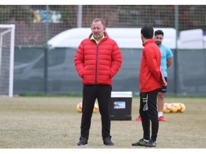 Sergen Yalçın: "Mutlaka 2 Maçtan 4 Civarında Puan Almamız Lazım"