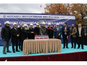 Körfez’in Yeni Spor Salonu İçin Temel Atıldı