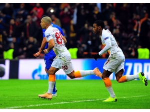 Feghouli Penaltıların Birini Attı Diğerini Kaçırdı