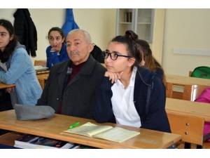 Aynı Sınıfta Evlatla Anne-babayı Buluşturan Proje