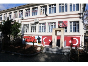 Milli Ve Manevi Değerleri Yaşayan Okul