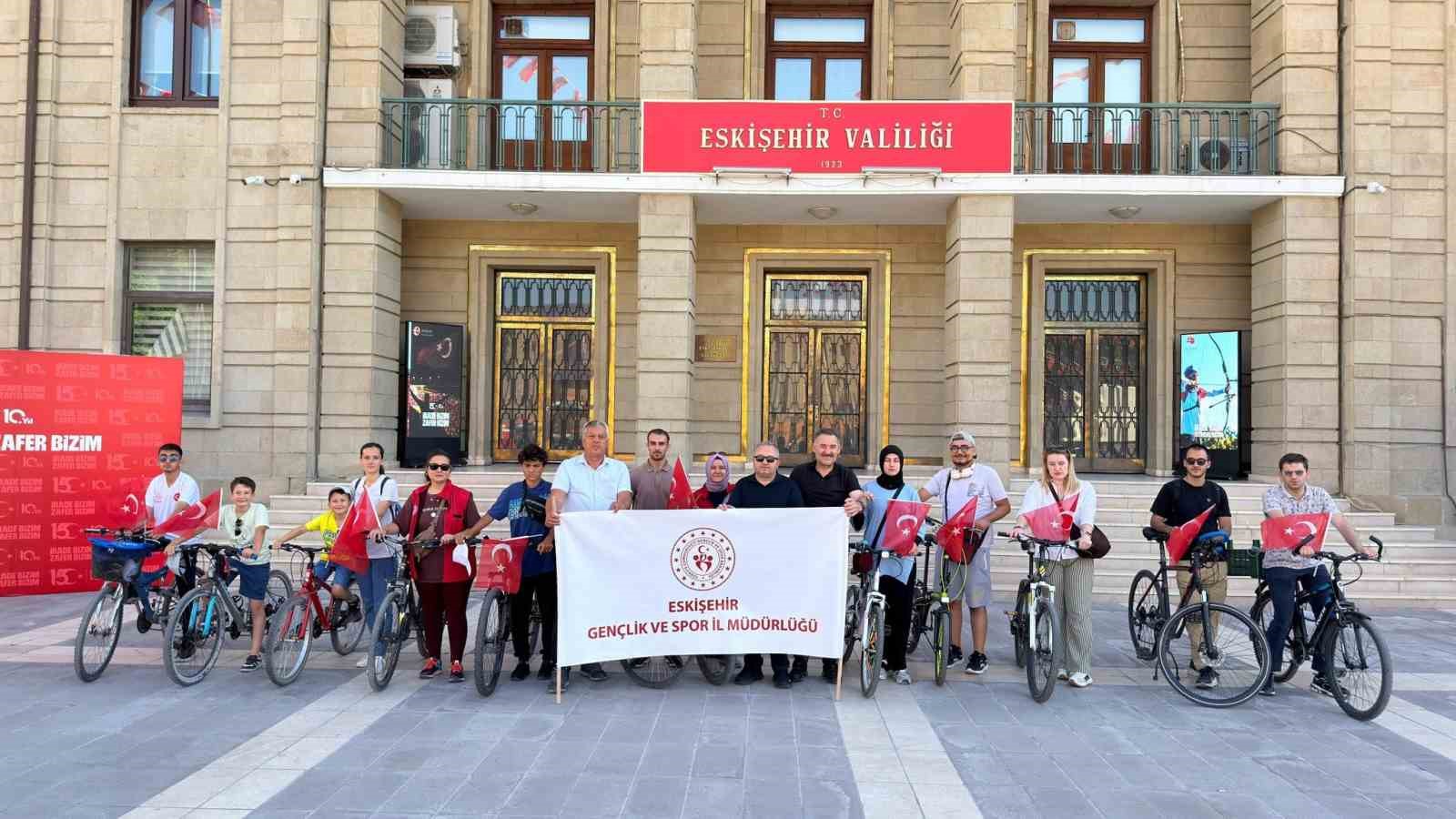 15-temmuz-demokrasi-ve-milli-birlik-gunu-etkinlikleri-kapsaminda-anlamli-bisiklet-turu