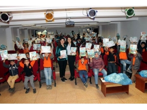 Öğrencilere Sağlıklı Beslenme Ve Fiziksel Aktivite Eğitimi