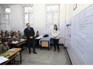 Vali Türker Öksüz, Okullarda Öğrencilerle Buluştu