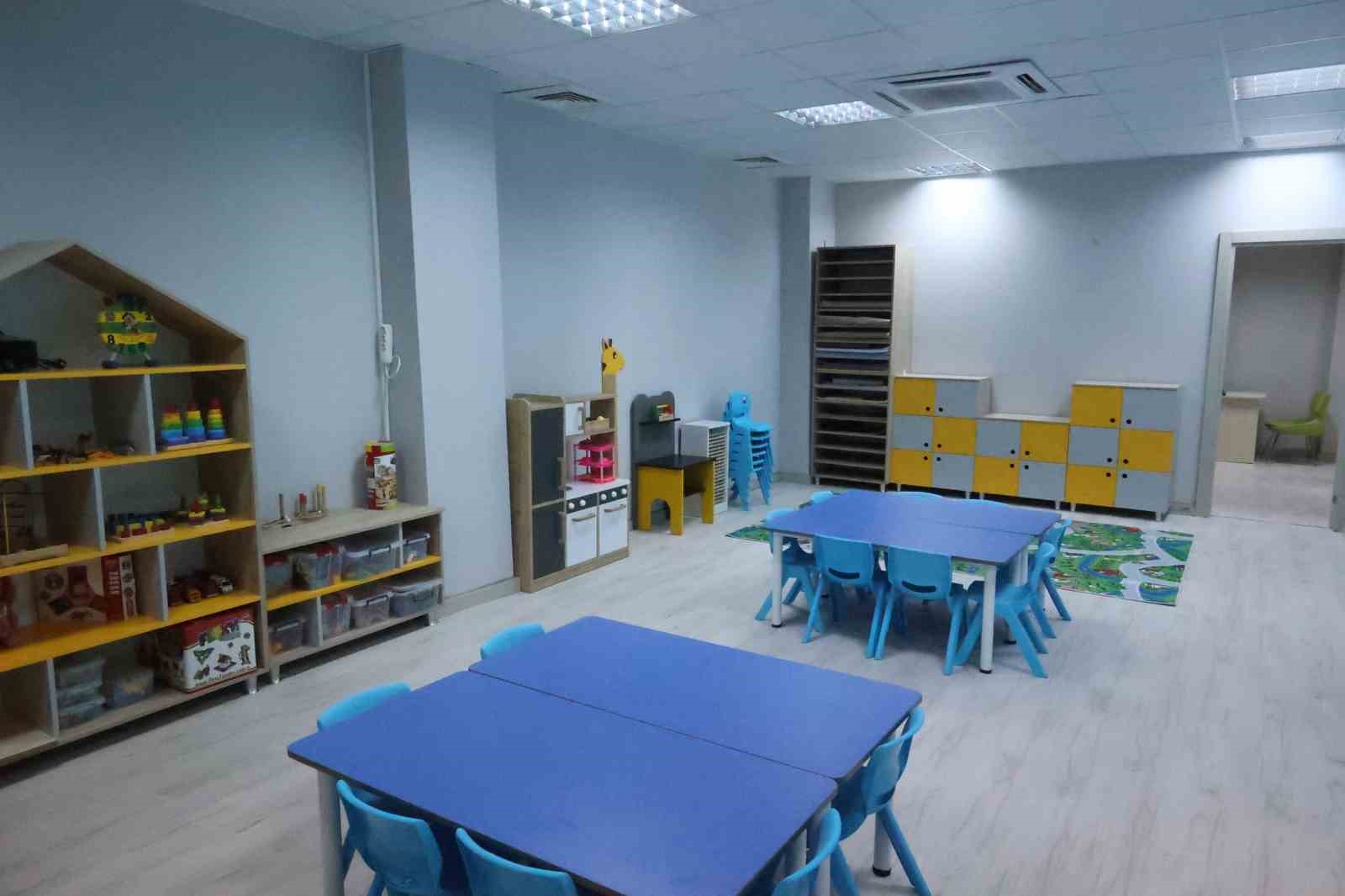 elmali-kres-ve-gunduz-bakimevi-acildi